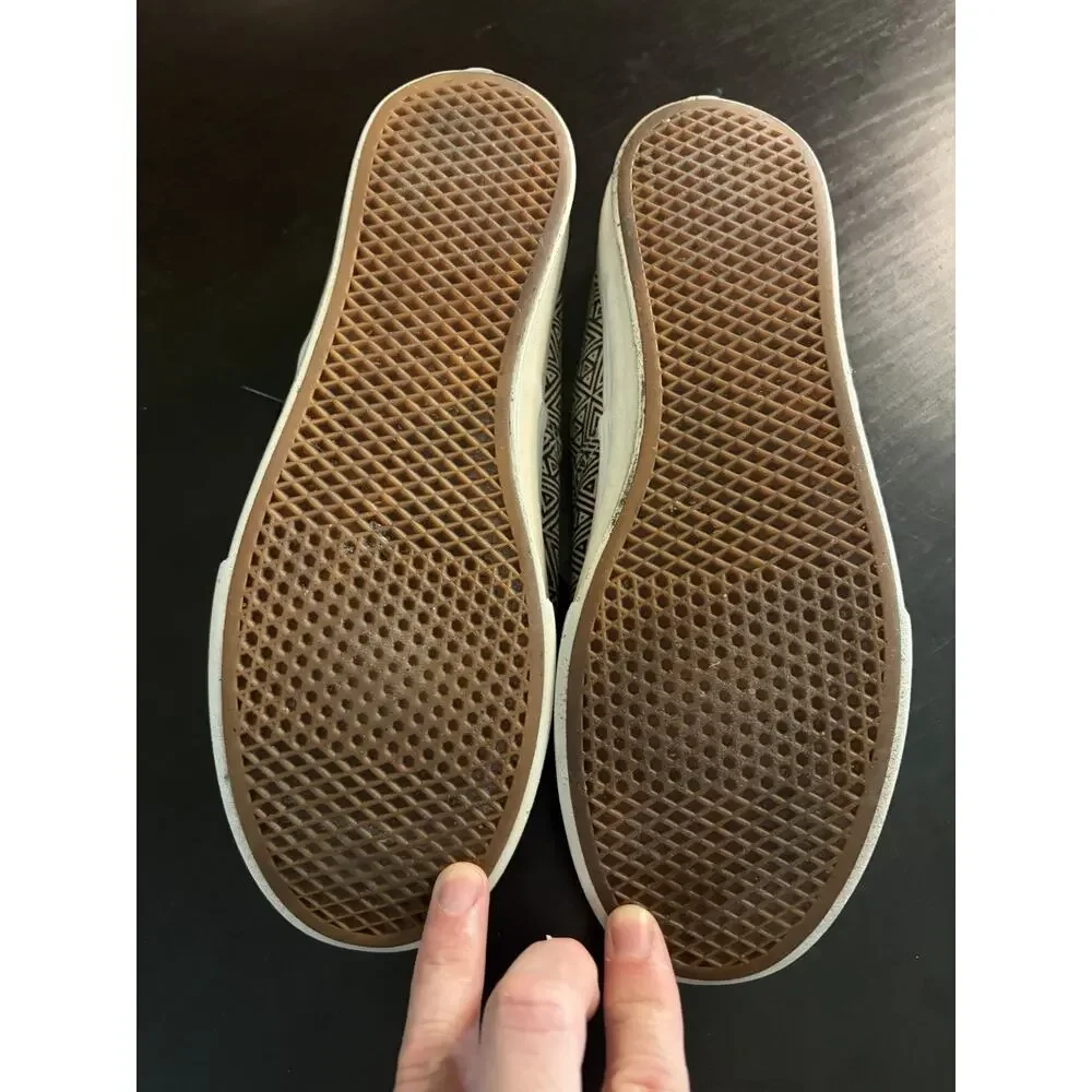 Vans Geometric Triangle Print Canvas Sneakers Women’s 8.5 Men’s 7